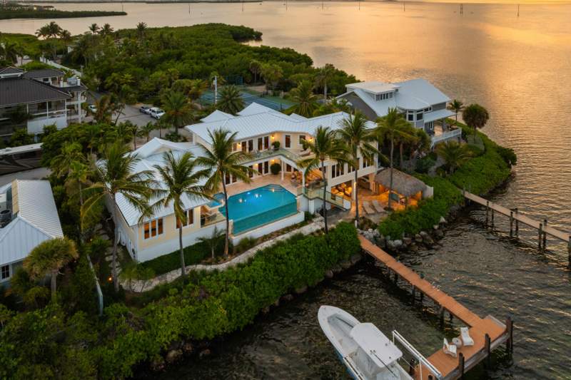 5 bedroom Single Family Residence at 94 Driftwood Drive, Key Haven 10th Add (5.0), Key Haven — photo 5