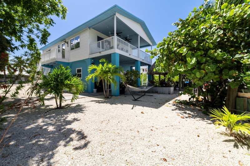 2 bedroom Single Family Residence at 305 50th Street Ocean, Marameade Amd (49.5), Marathon — photo 1