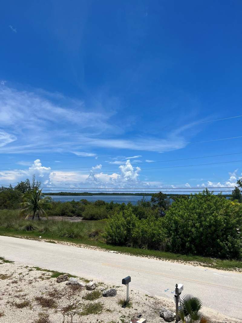 5 bedroom Single Family Residence at 16 Shoreland Drive, Anglers Pk Shores (103.0), Key Largo — photo 2
