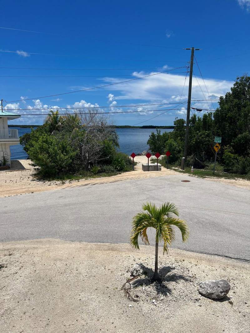 5 bedroom Single Family Residence at 16 Shoreland Drive, Anglers Pk Shores (103.0), Key Largo — photo 3