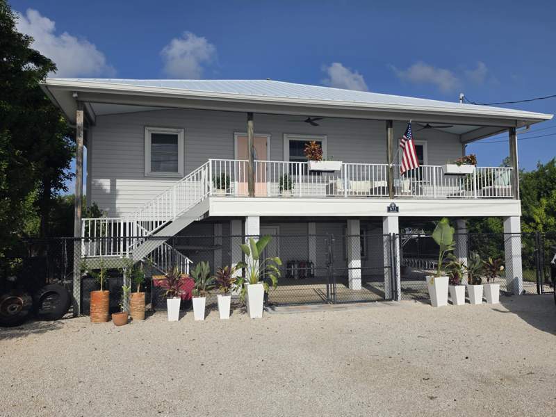 3 bedroom Single Family Residence at 673 Indies Road, Breezeswept Bch Est (27.5), Ramrod Key — photo 1