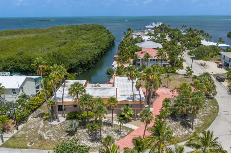 5 bedroom Single Family Residence at 555 70th Street Gulf, Roosevelt Point #1 (51.0), Marathon — photo 4