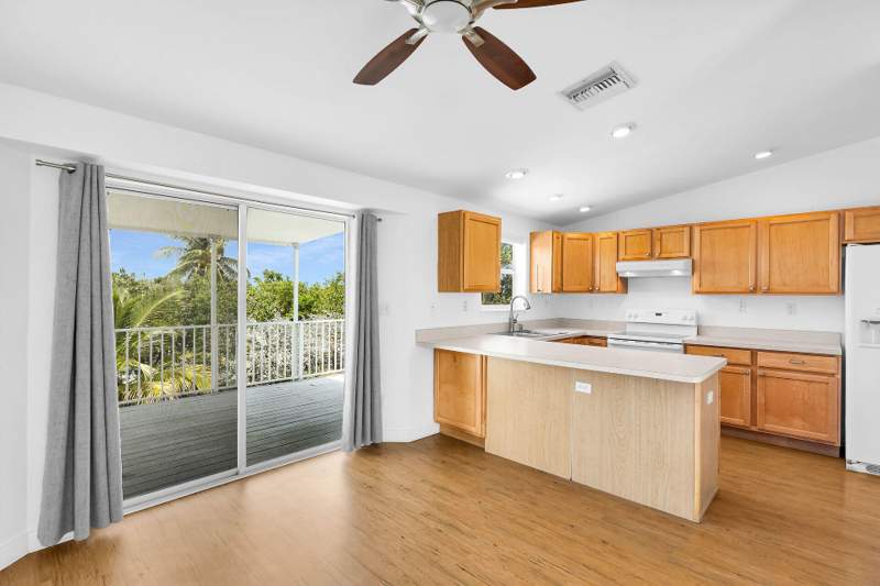 3 bedroom Single Family Residence at 203 Peachtree Avenue, Crains Sub (58.0), Marathon — photo 5