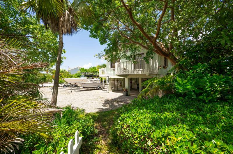 3 bedroom Single Family Residence at 17183 W Green Turtle Lane, Sugarloaf Shores (17.0), Sugarloaf Key — photo 2