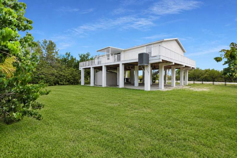 3 bedroom Single Family Residence at 203 Peachtree Avenue, Crains Sub (58.0), Marathon — photo 4