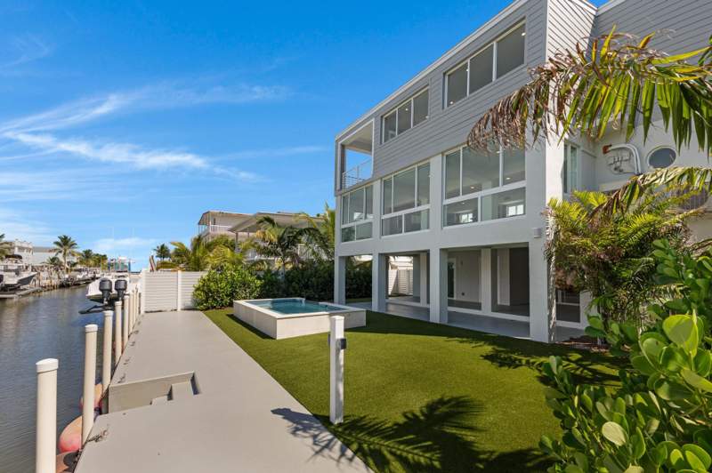 4 bedroom Single Family Residence at 8 Poisonwood Road, Rock Harbor Yacht Ha (97.0), Key Largo — photo 2