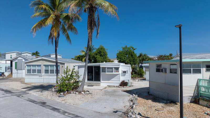 1 bedroom Mobile Home at 701 Spanish Main Drive #533, Venture Out (23.0), Cudjoe Key — photo 2