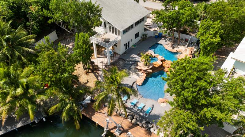 4 bedroom Single Family Residence at 168 Indian Mound Trail, Indian Waterways (89.0), Plantation Key — photo 1