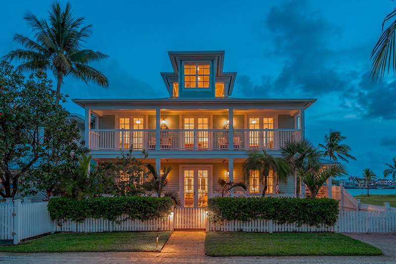 6 bedroom Single Family Residence at 32 Sunset Key Drive, Sunset Key (Tank) Island Unrcd (0.0), Key West — photo 2