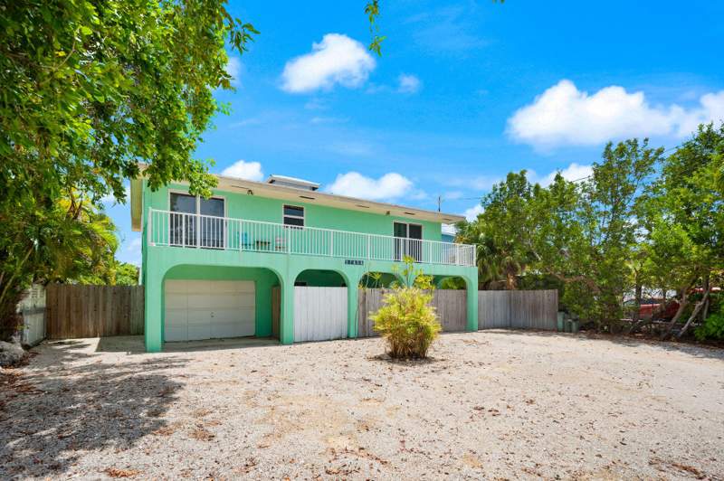 2 bedroom Single Family Residence at 27416 Martinique Lane, Breezeswept Bch Est (27.5), Ramrod Key — photo 2