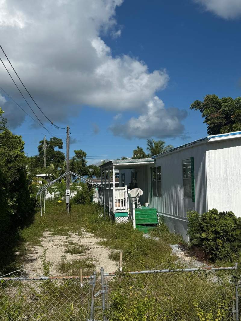 3 bedroom Mobile Home at 13 Judy Place, Largo Gardens (102.0), Key Largo — photo 2