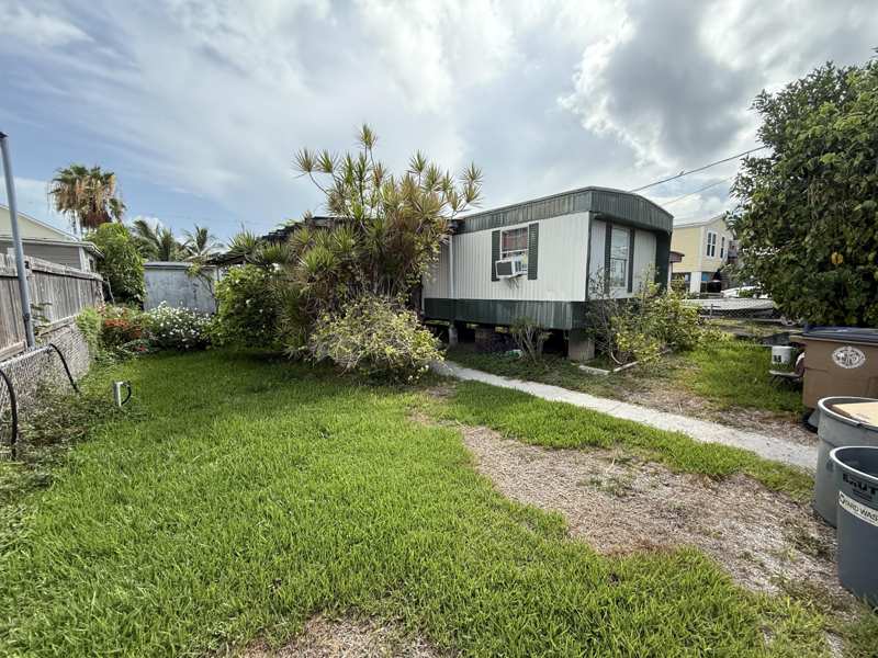 2 bedroom Mobile Home at 32C 10Th Avenue, Lincoln Gard. No. 2 (5.0), Stock Island — photo 1