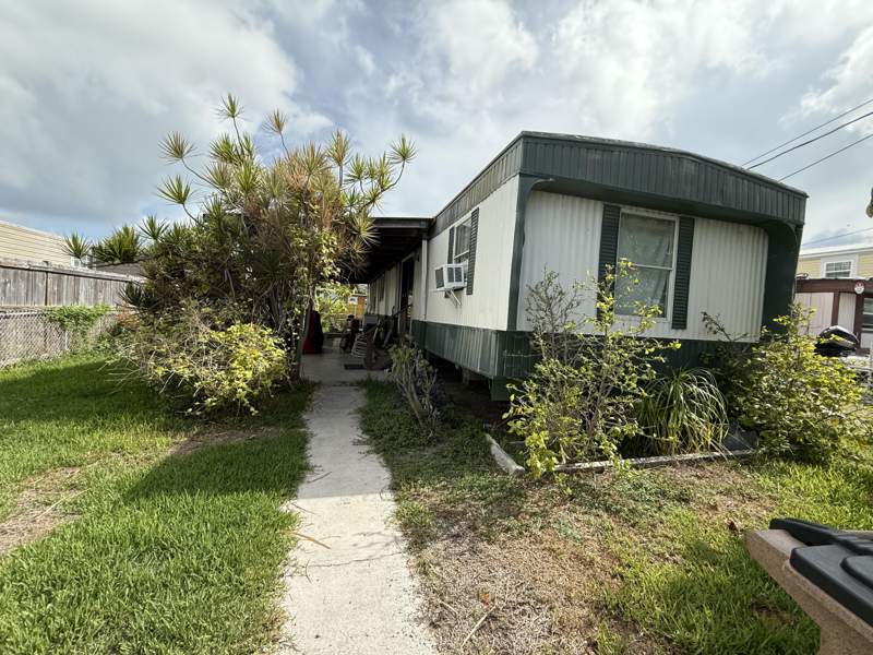 2 bedroom Mobile Home at 32C 10Th Avenue, Lincoln Gard. No. 2 (5.0), Stock Island — photo 5