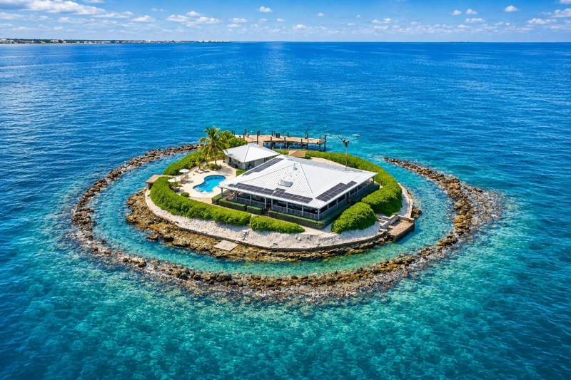 4 bedroom Off Shore Island at 1 E Sister Rock Island, Misc Sombrero Area (50.0), Marathon — photo 2