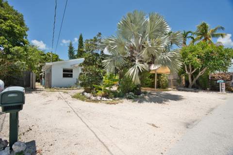 207 Hibiscus Street, Plantation Key FL - photo 9 of 42