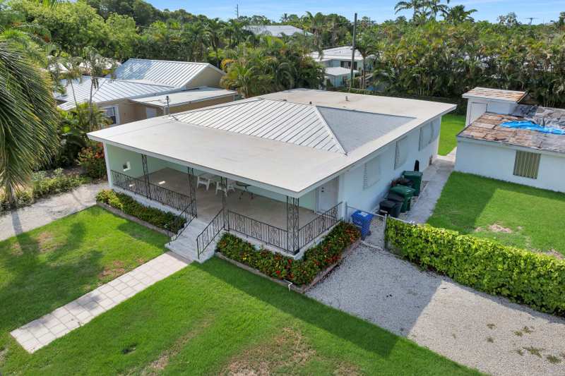 2 bedroom Single Family Residence at 2804 Harris Avenue, Lime Grove (3.0), Key West — photo 1
