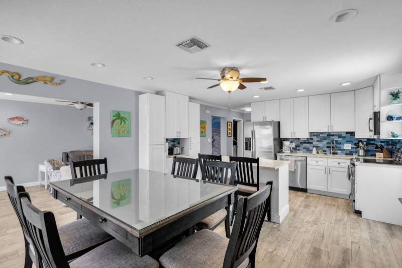 3 bedroom Half Duplex at 370 11Th Street, Key Colony Bch 1st Addn Amd Plat (53.5), Key Colony — photo 3
