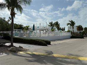 2 bedroom Mobile Home at 325 Calusa Street ## 58, Calusa Campground (101.5), Key Largo — photo 4