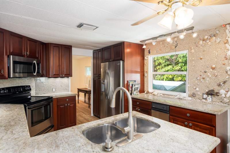 2 bedroom Mobile Home at 59743 Paradise Place, J. G. Estates (59.5), Marathon — photo 5