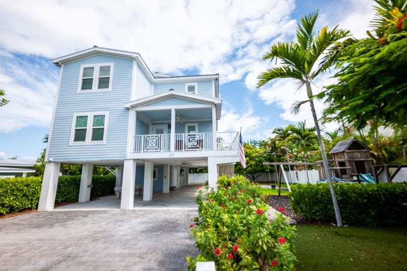 4 bedroom Single Family Residence at 211 Shore Avenue, Coppitt Sub Amd (10.0), Big Coppitt — photo 1