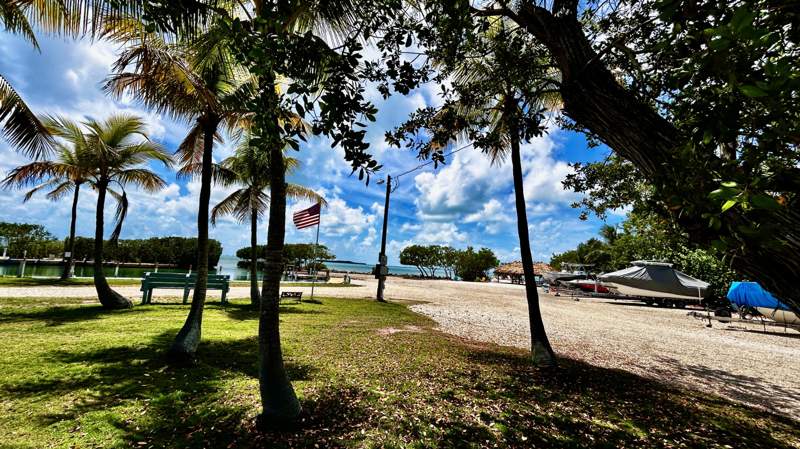 3 bedroom Single Family Residence at 140 S Bay Harbor Drive, Bay Harbor (95.0), Key Largo — photo 2