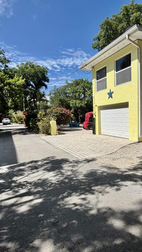 140 S Bay Harbor Drive, Key Largo FL - photo 13 of 22