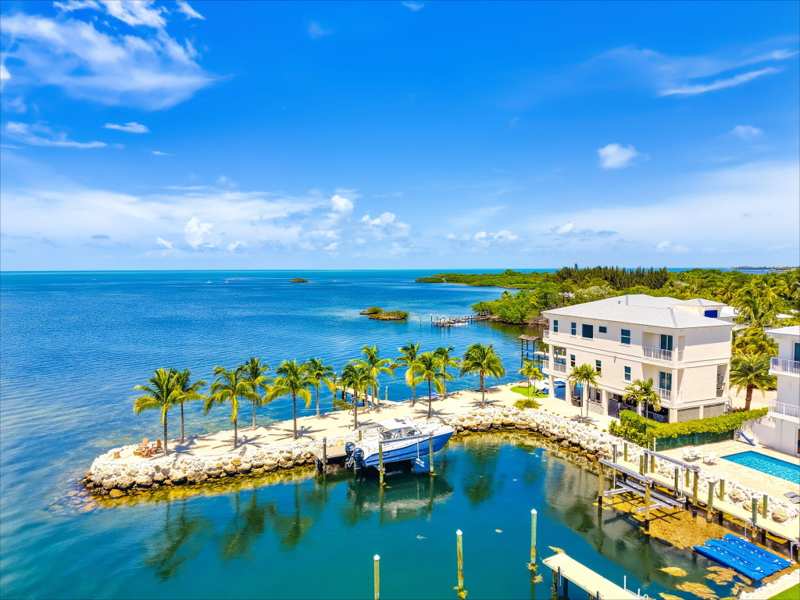 5 bedroom Single Family Residence at 875 50th Street Gulf, Vaca Village (49.5), Marathon — photo 1