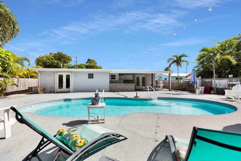 5 bedroom Single Family Residence at 8055 Tuna Drive, N Marathon Shores (51.5), Marathon — photo 1