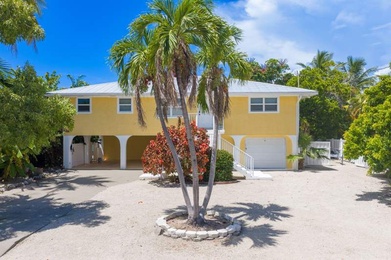 4 bedroom Single Family Residence at 581 12Th Street, Coury Sub (53.5), Key Colony — photo 3