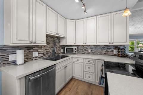 581 12Th Street, Key Colony FL - photo 9 of 49