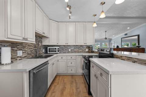 581 12Th Street, Key Colony FL - photo 16 of 49