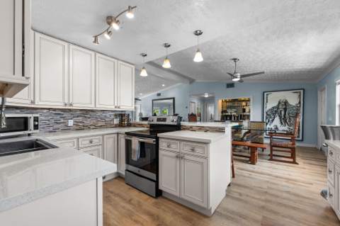 581 12Th Street, Key Colony FL - photo 17 of 49