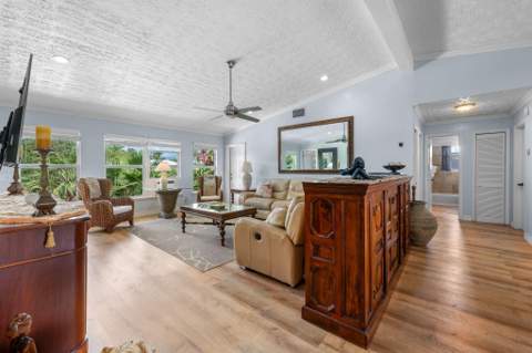 581 12Th Street, Key Colony FL - photo 13 of 49