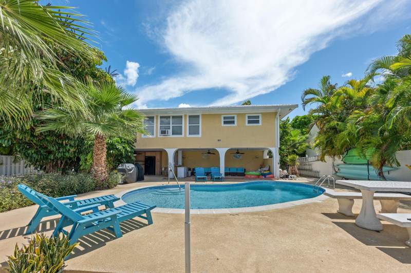 4 bedroom Single Family Residence at 581 12Th Street, Coury Sub (53.5), Key Colony — photo 4