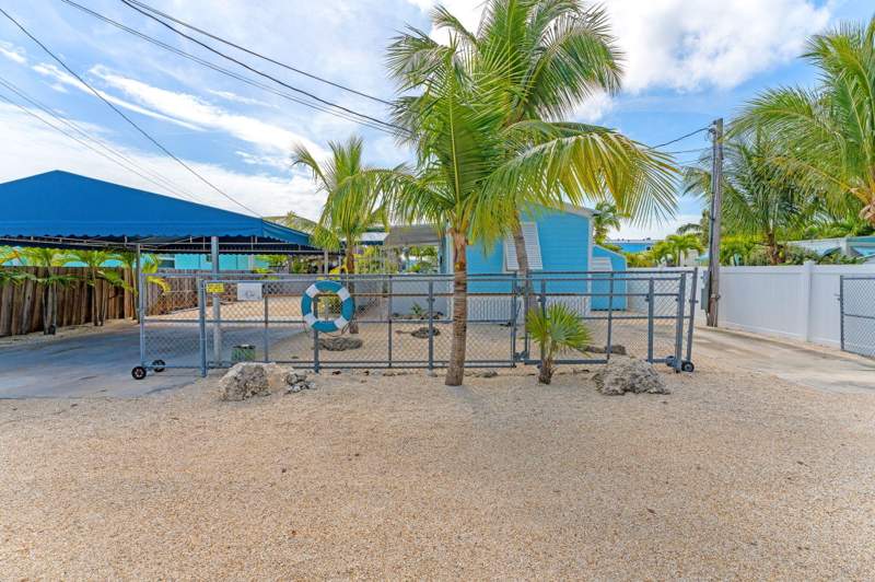 2 bedroom Mobile Home at 347 King Avenue, Key Largo Mob Homesites (104.5), Key Largo — photo 2