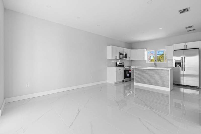 4 bedroom Single Family Residence at 31569 Avenue D, Big Pine Cove (31.5), Big Pine Key — photo 4