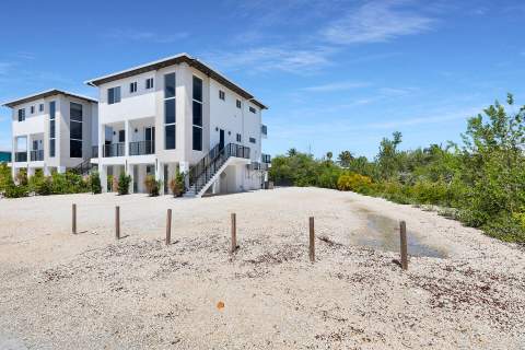 835 & 837 Copa D Oro, Marathon FL - photo 7 of 47