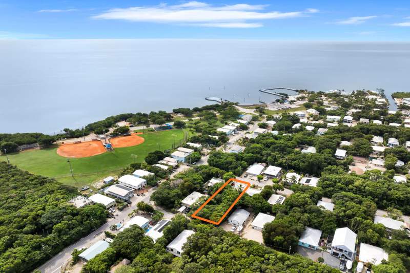 3 bedroom Single Family Residence at 110 Indian Avenue, Harris Ocean Park (93.0), Key Largo — photo 2