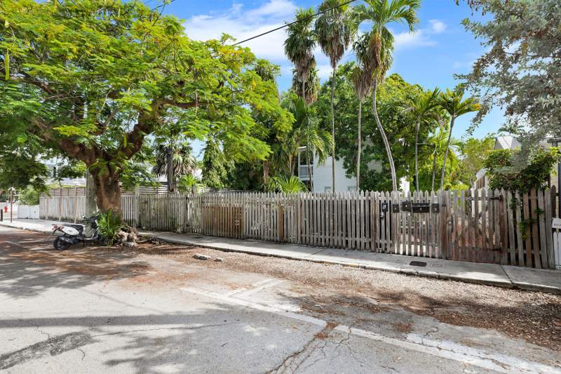 2 bedroom Single Family Residence at 611 Grinnell Street #6, Old Town - Unrecord (1.0), Key West — photo 2