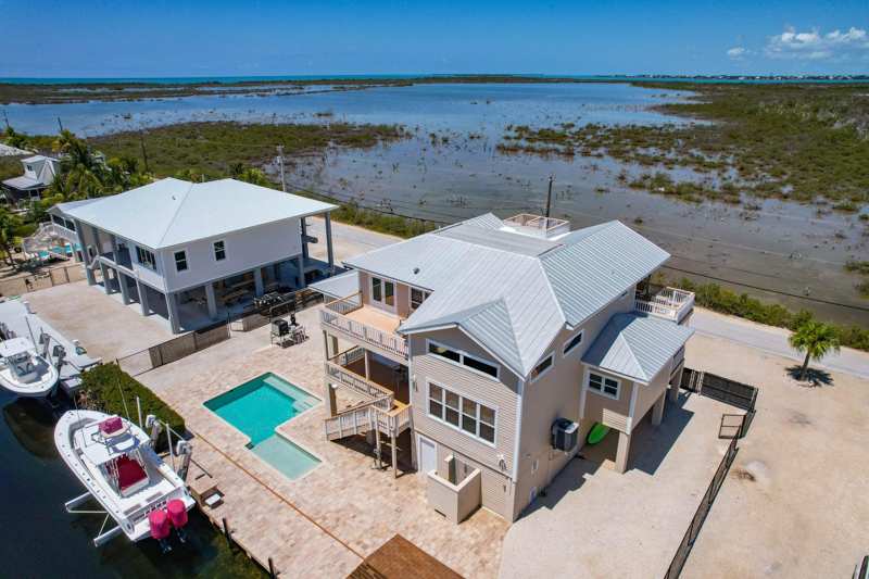 4 bedroom Single Family Residence at 333 Indies Road, Breezeswept Bch Est (27.5), Ramrod Key — photo 1