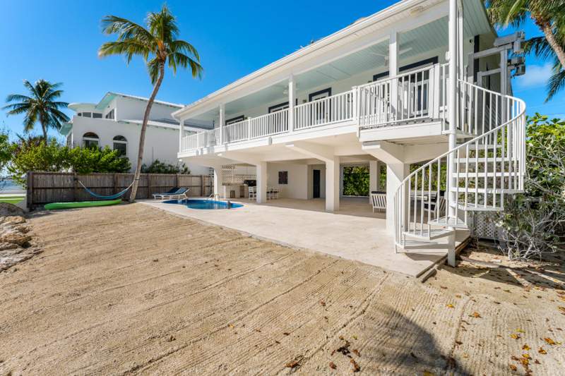 3 bedroom Single Family Residence at 75055 Overseas Highway, Mat Ocean Beach (75.0), Lower Matecumbe — photo 2