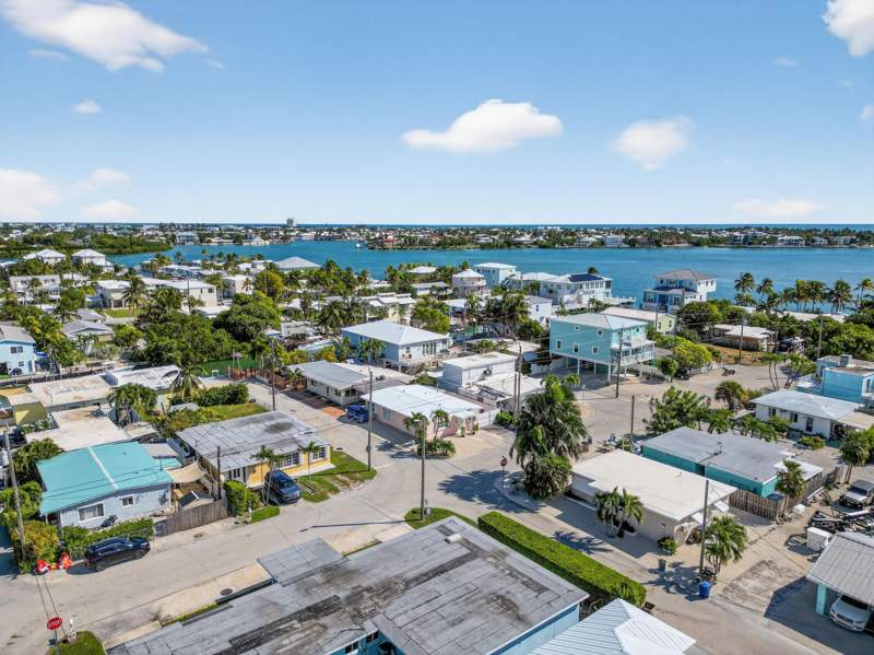 2 bedroom Single Family Residence at 11405 3Rd Avenue Ocean, Little Venice (53.0), Marathon — photo 3
