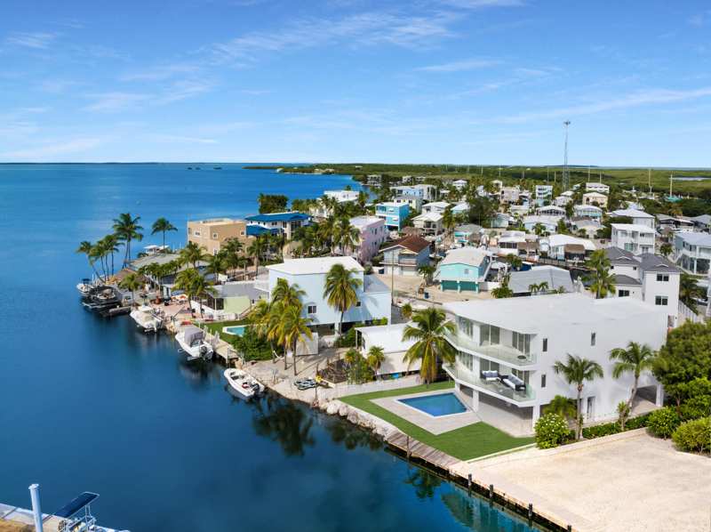 5 bedroom Single Family Residence at 109 Ellington Court, Hammer Point (93.0), Key Largo — photo 1