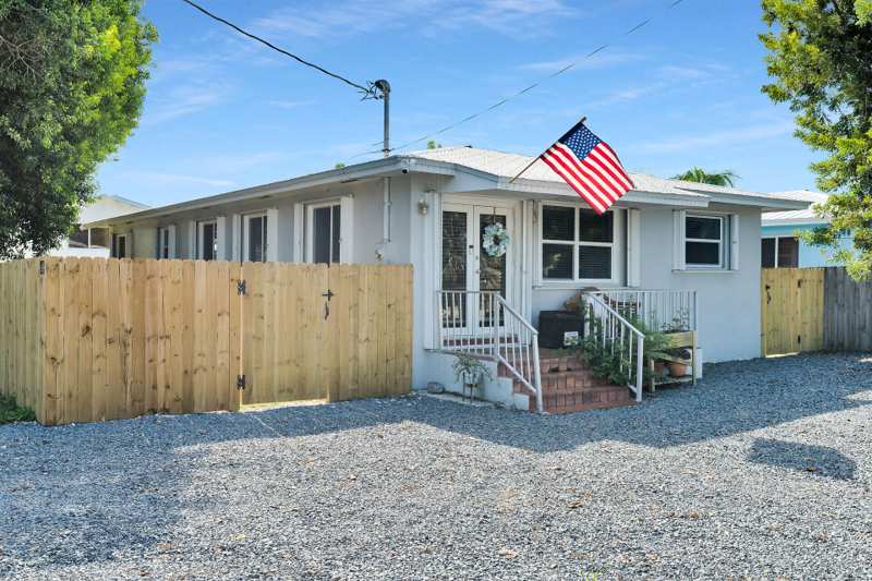 2 bedroom Single Family Residence at 202 Hibiscus Street, Plant Key Colony (90.0), Plantation Key — photo 1