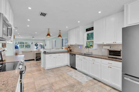 202 Hibiscus Street, Plantation Key FL - photo 9 of 28