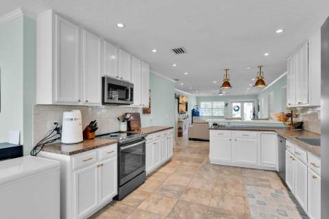 202 Hibiscus Street, Plantation Key FL - photo 10 of 28