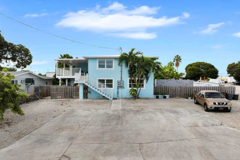 4 bedroom Duplex at 10881 7th Avenue Gulf, Key Colony Sub (53.0), Marathon — photo 1