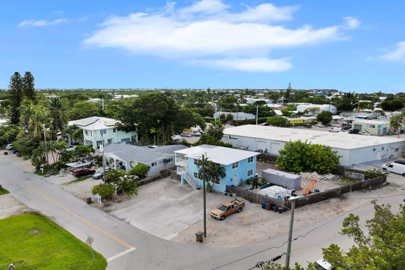 4 bedroom Duplex at 10881 7th Avenue Gulf, Key Colony Sub (53.0), Marathon — photo 5