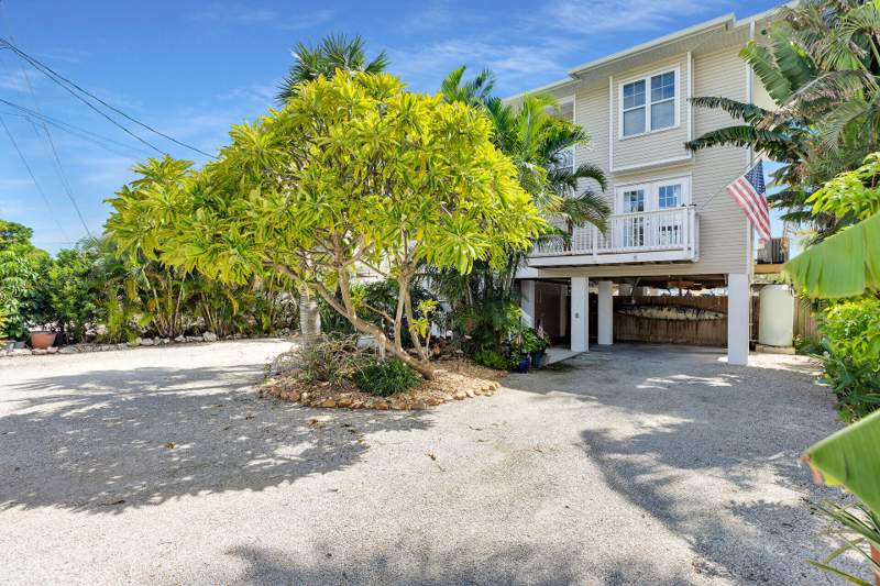 3 bedroom Single Family Residence at 27416 Tobago Lane, Breezeswept Bch Est (27.5), Ramrod Key — photo 2