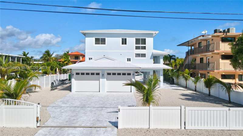 4 bedroom Single Family Residence at 48 S Andros Road, Ocean Isle Estates (106.0), Key Largo — photo 1